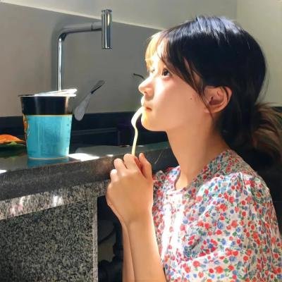 夏日天空的那匹红马
